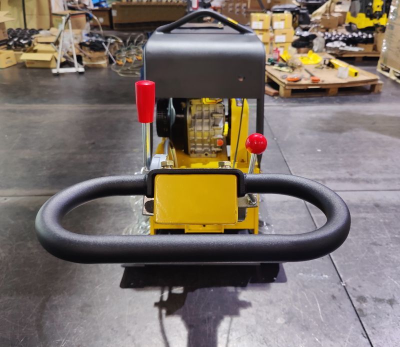 Виброплита реверсивная TOR C-330A(P) 300 кг, 38кН дизельная