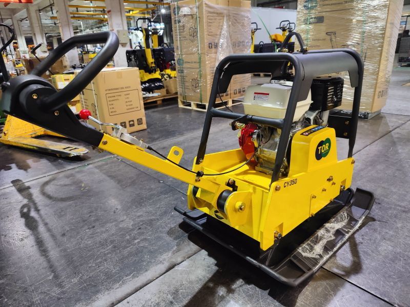 Виброплита реверсивная гидравлическая TOR CY-350 300кг, 40кН (Honda) чугунная плита